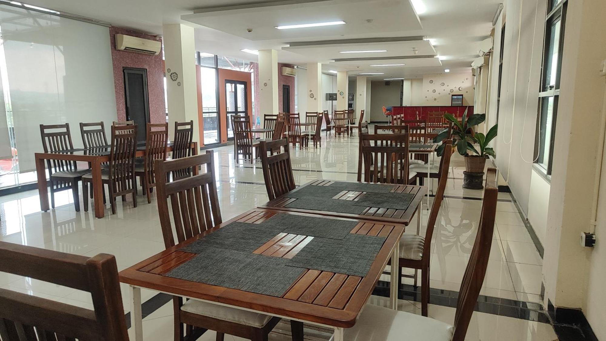 Utc Hotel Семаранг Екстериор снимка