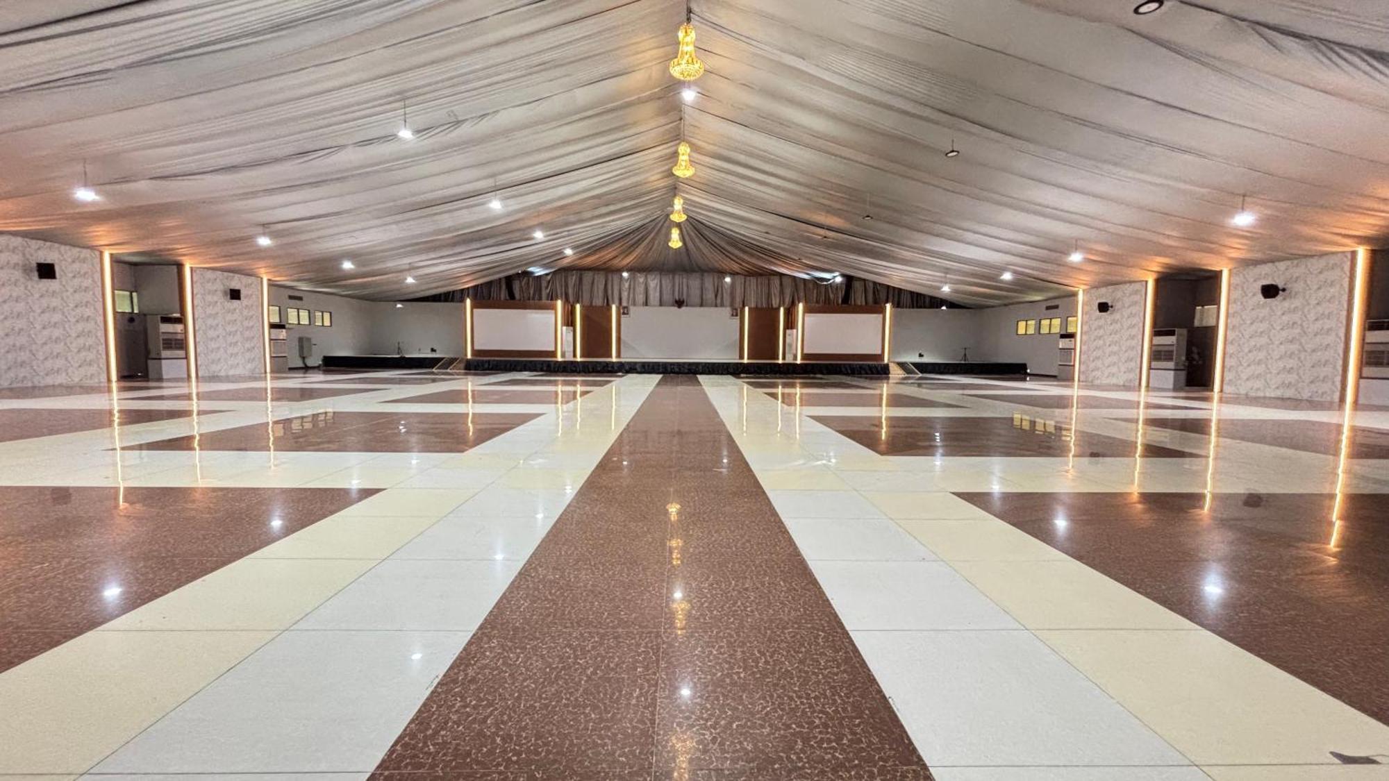 Utc Hotel Семаранг Екстериор снимка