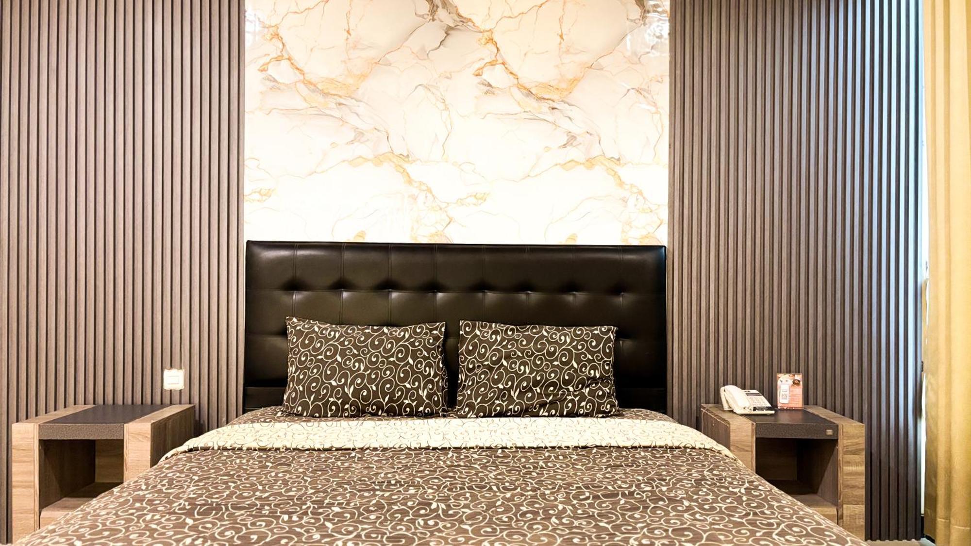 Utc Hotel Семаранг Екстериор снимка
