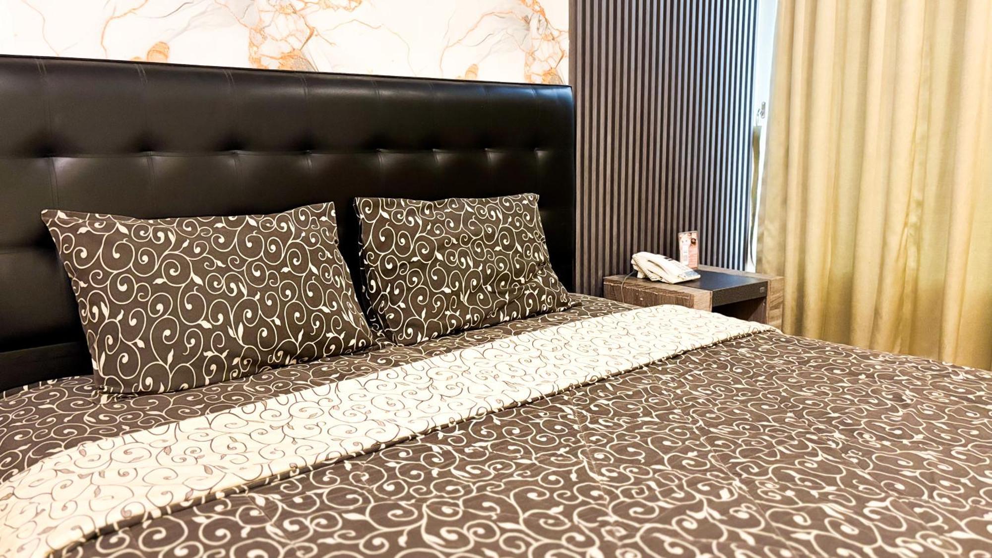 Utc Hotel Семаранг Екстериор снимка