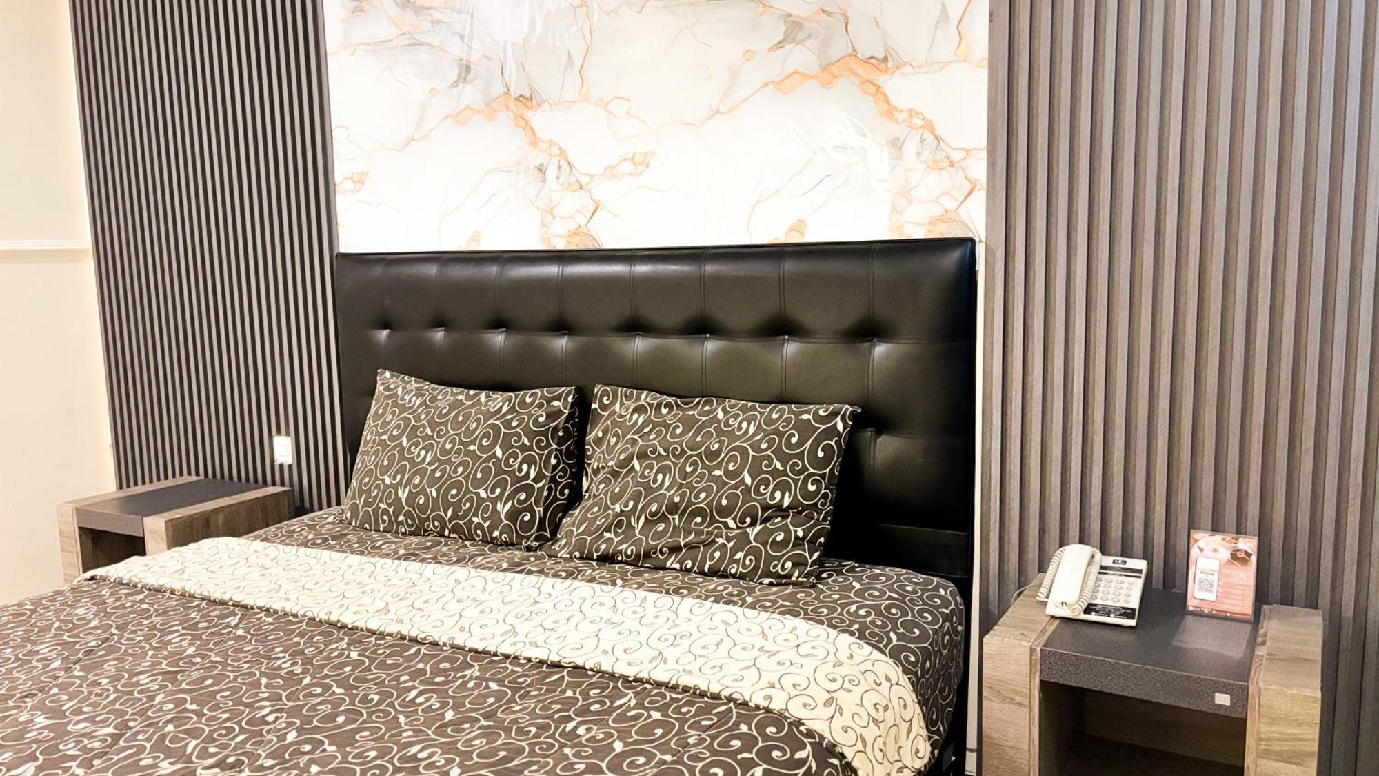 Utc Hotel Семаранг Екстериор снимка